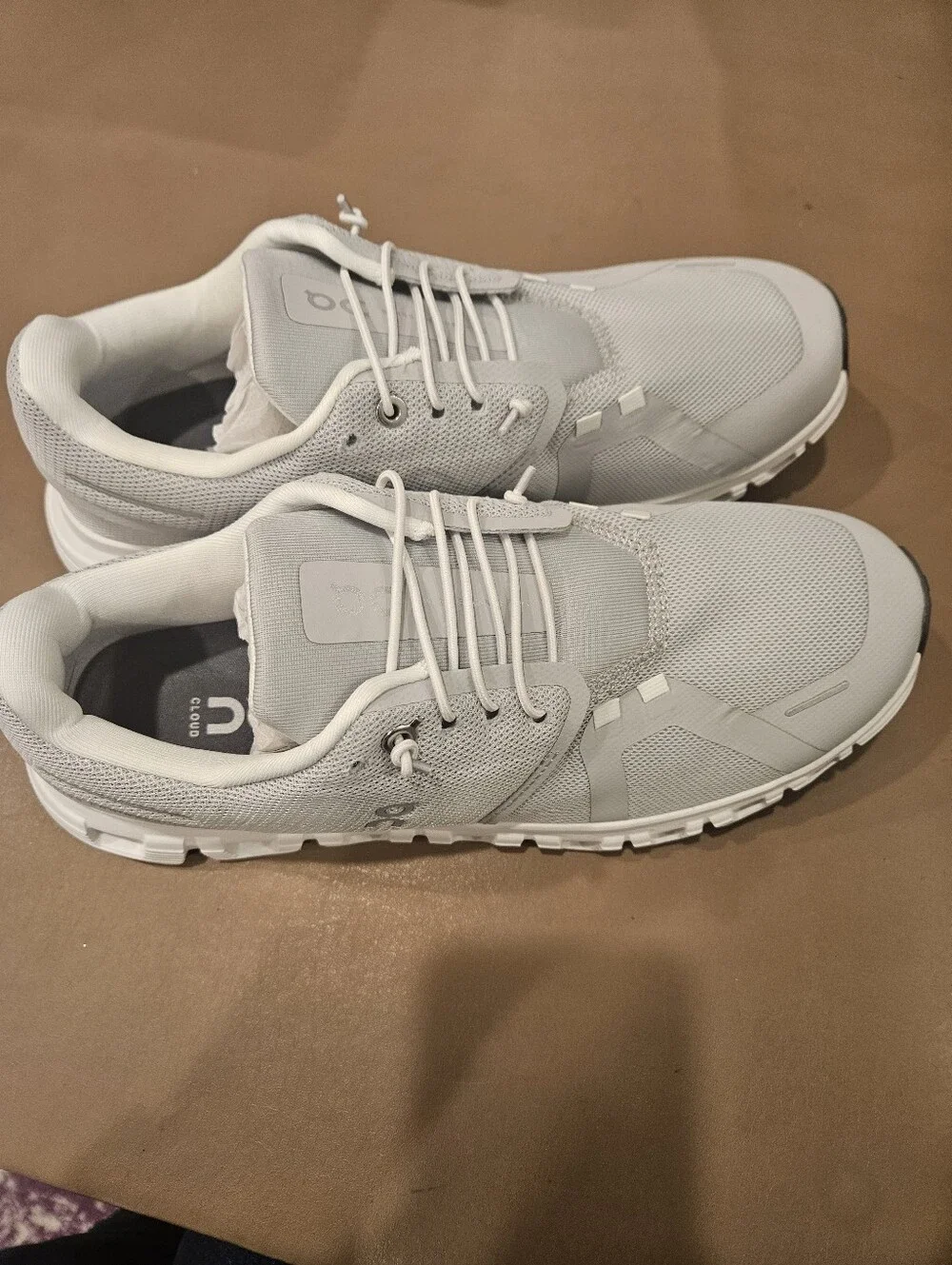On Clouds Womens Size 10 Glacier/white